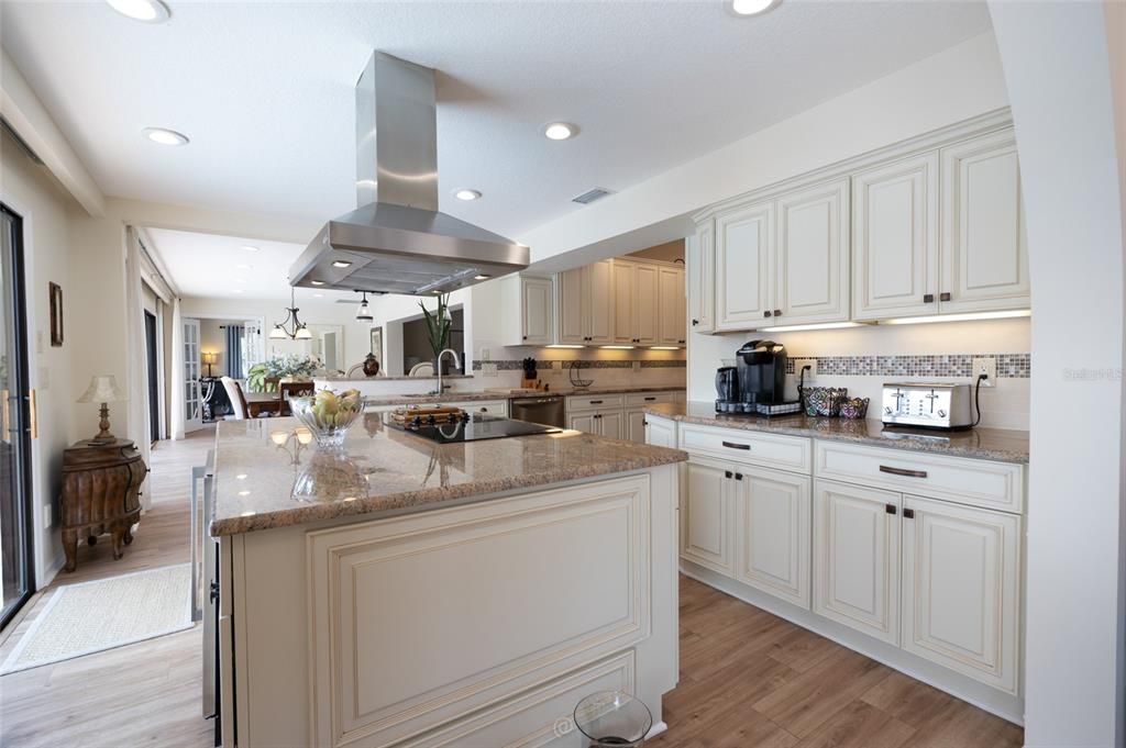 For Sale: $1,050,000 (3 beds, 2 baths, 2484 Square Feet)