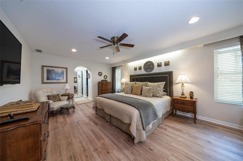 For Sale: $1,050,000 (3 beds, 2 baths, 2484 Square Feet)