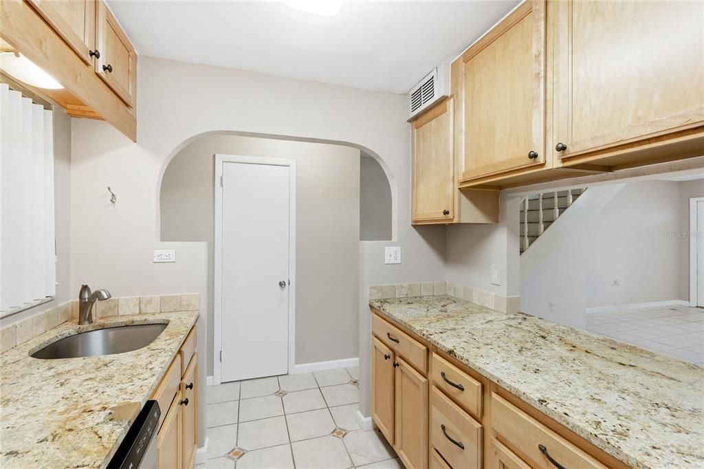 For Sale: $145,000 (2 beds, 2 baths, 1104 Square Feet)