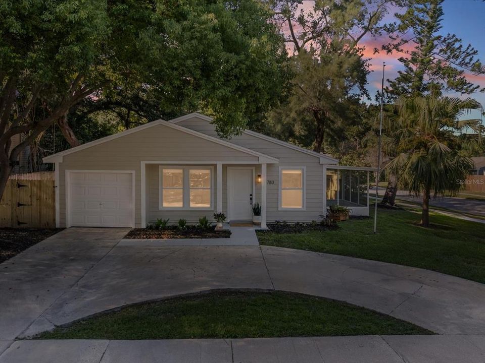 For Sale: $385,000 (3 beds, 2 baths, 1035 Square Feet)