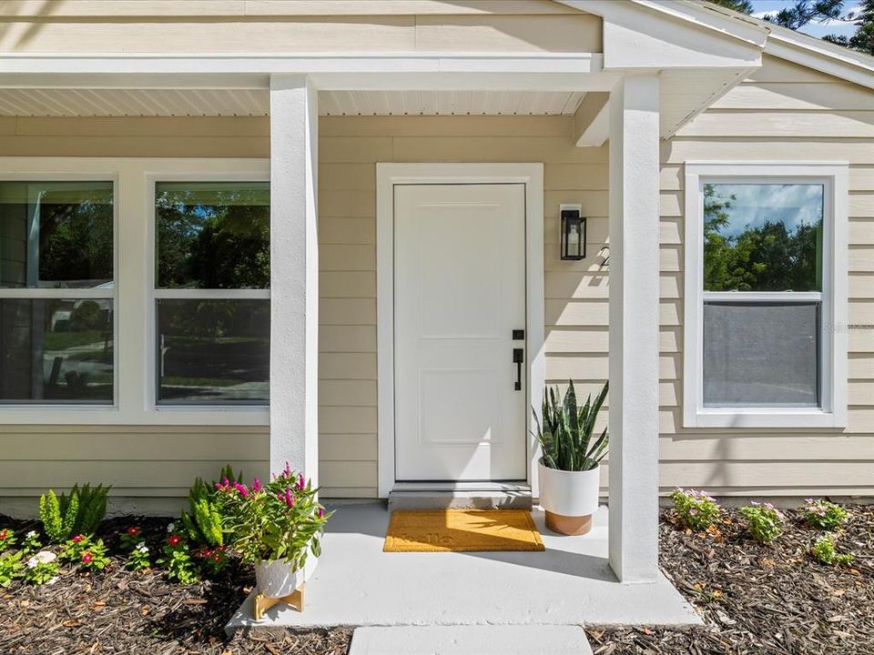 For Sale: $385,000 (3 beds, 2 baths, 1035 Square Feet)