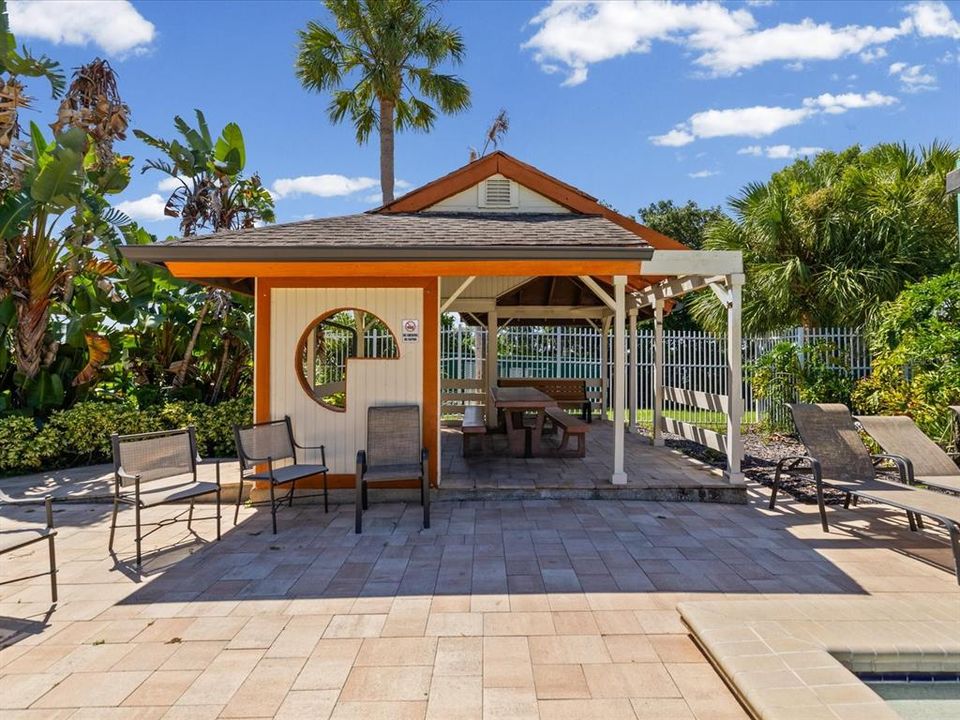 For Sale: $385,000 (3 beds, 2 baths, 1035 Square Feet)