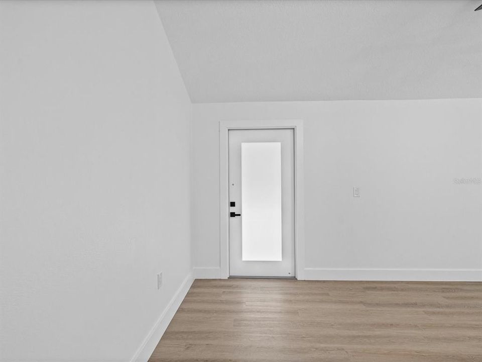 For Sale: $385,000 (3 beds, 2 baths, 1035 Square Feet)