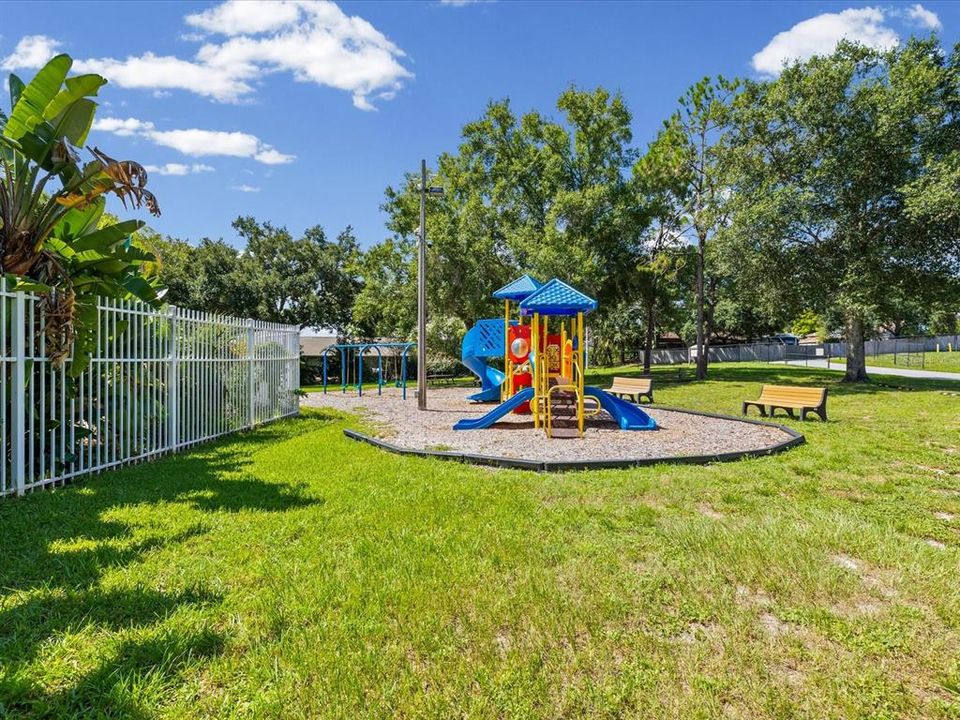 For Sale: $385,000 (3 beds, 2 baths, 1035 Square Feet)