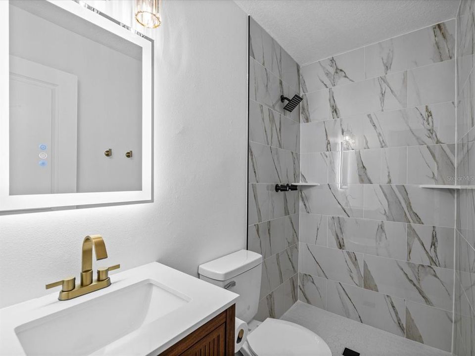 For Sale: $385,000 (3 beds, 2 baths, 1035 Square Feet)