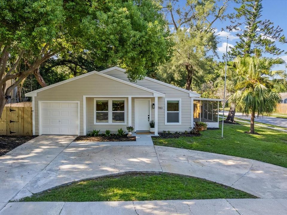 For Sale: $385,000 (3 beds, 2 baths, 1035 Square Feet)
