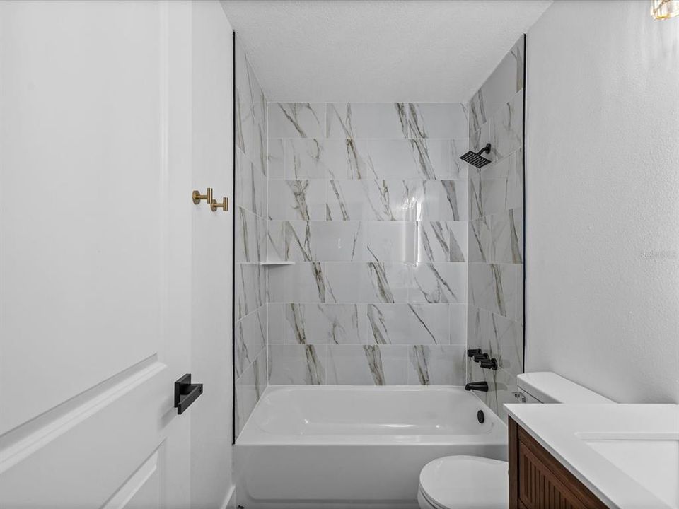 For Sale: $385,000 (3 beds, 2 baths, 1035 Square Feet)