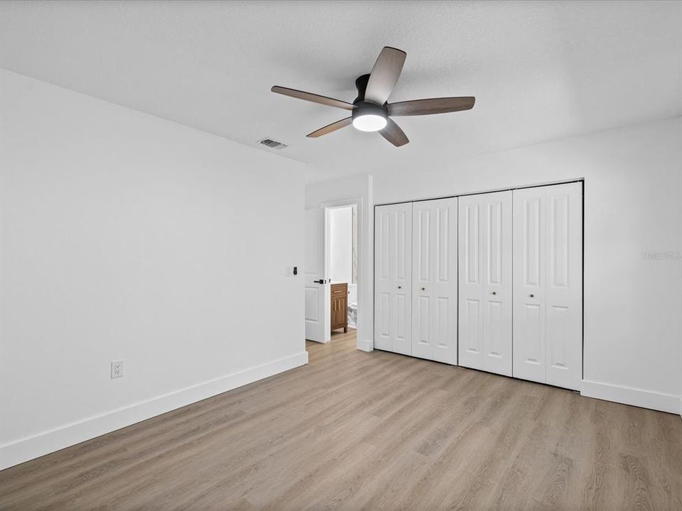 For Sale: $385,000 (3 beds, 2 baths, 1035 Square Feet)