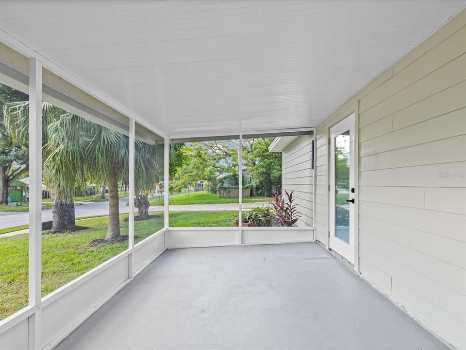 For Sale: $385,000 (3 beds, 2 baths, 1035 Square Feet)