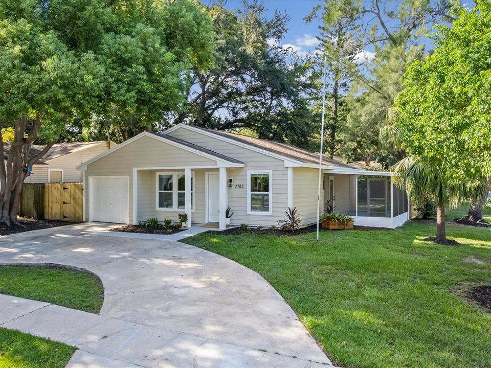 For Sale: $385,000 (3 beds, 2 baths, 1035 Square Feet)