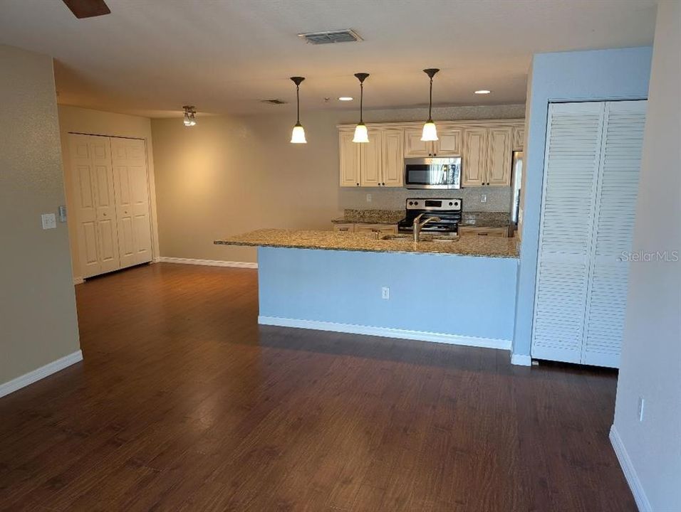 For Rent: $1,600 (3 beds, 2 baths, 1228 Square Feet)