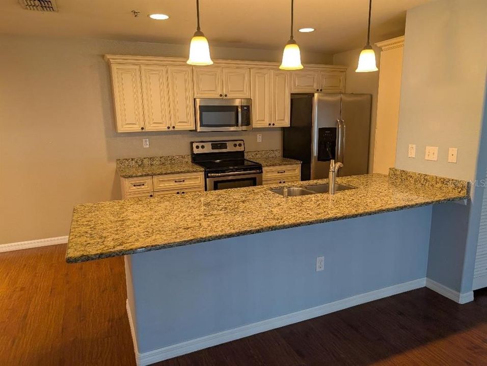 For Rent: $1,600 (3 beds, 2 baths, 1228 Square Feet)