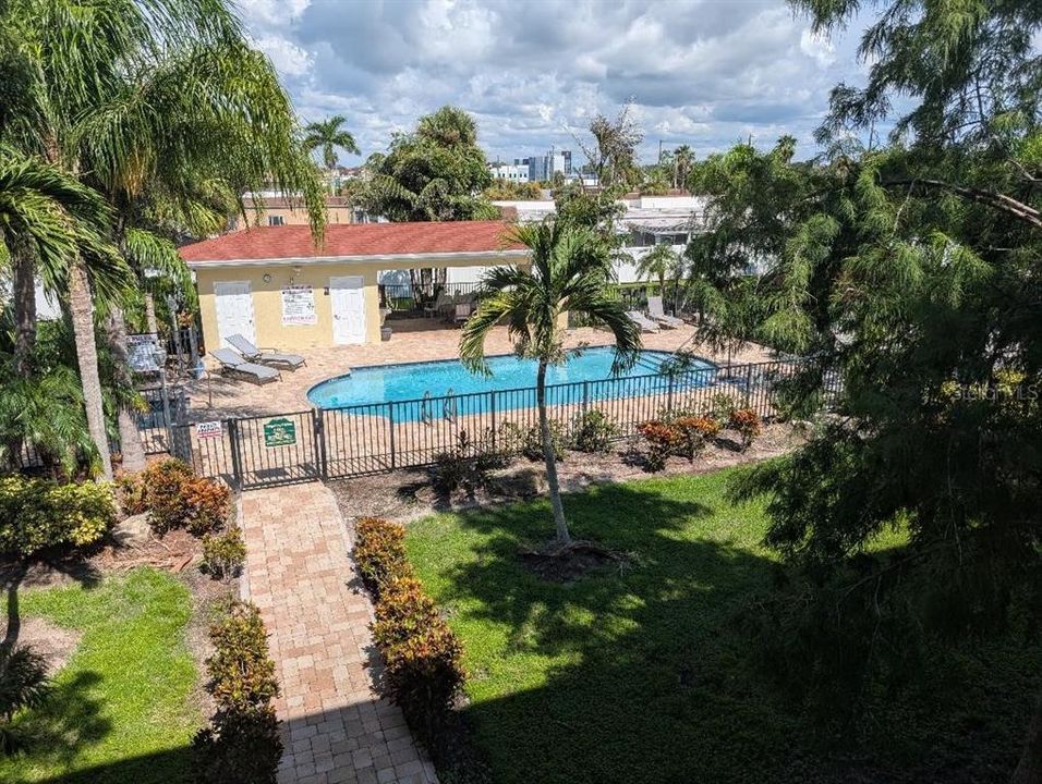 For Rent: $1,600 (3 beds, 2 baths, 1228 Square Feet)