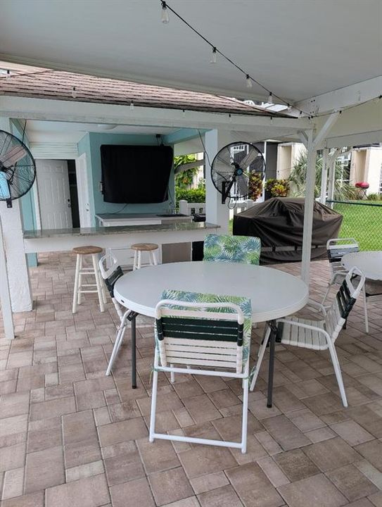 For Rent: $1,600 (3 beds, 2 baths, 1228 Square Feet)