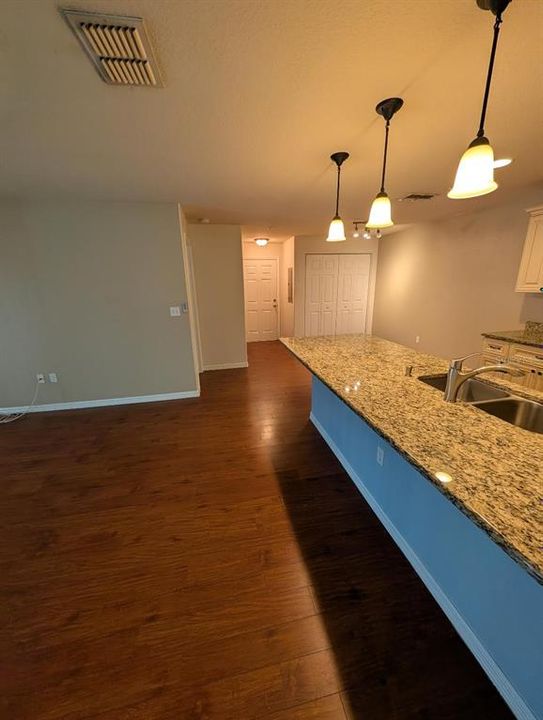 For Rent: $1,600 (3 beds, 2 baths, 1228 Square Feet)