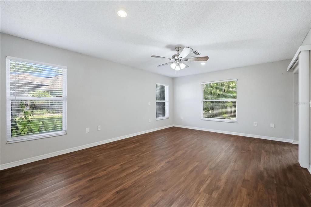 For Sale: $475,000 (3 beds, 2 baths, 2112 Square Feet)