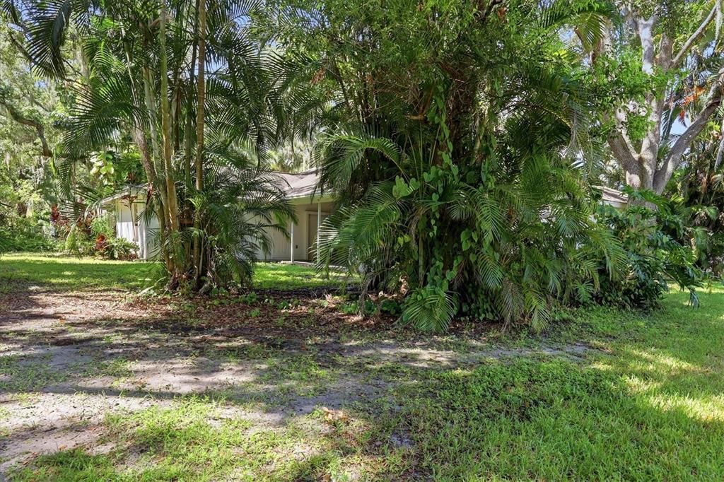 For Sale: $475,000 (3 beds, 2 baths, 2112 Square Feet)