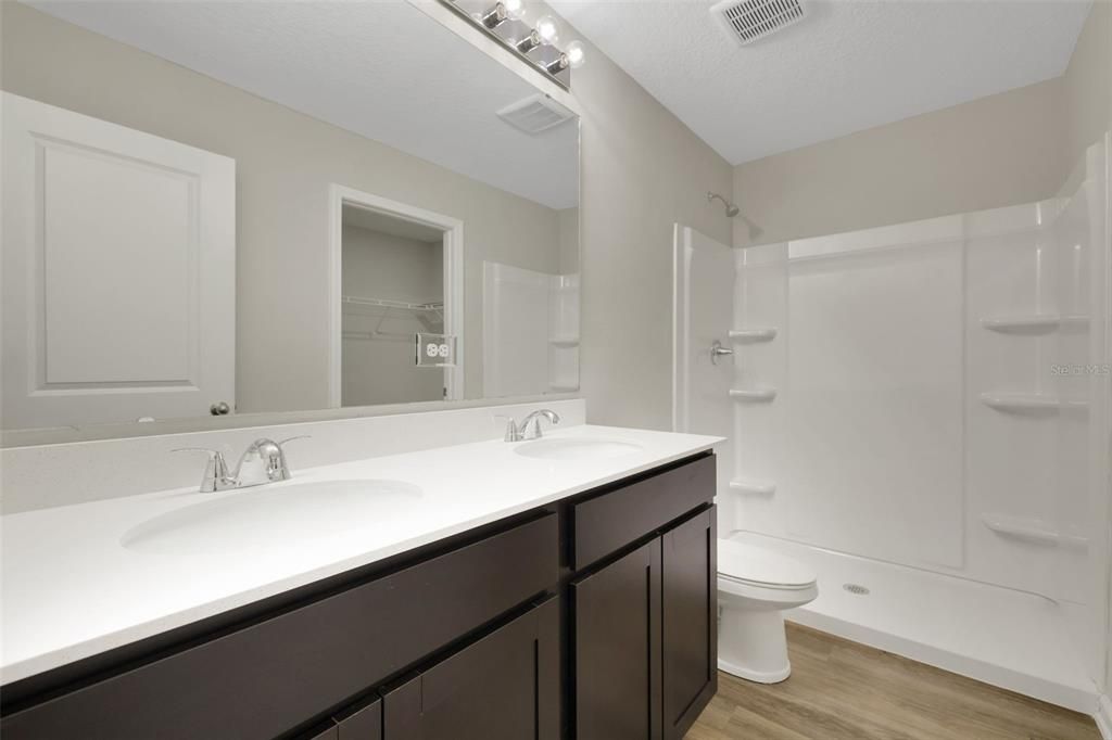 For Sale: $221,990 (3 beds, 2 baths, 1395 Square Feet)