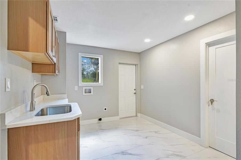 For Sale: $1,449,999 (6 beds, 5 baths, 4008 Square Feet)