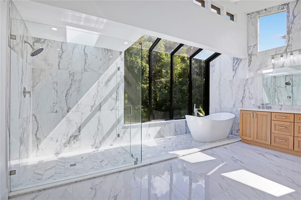 For Sale: $1,449,999 (6 beds, 5 baths, 4008 Square Feet)