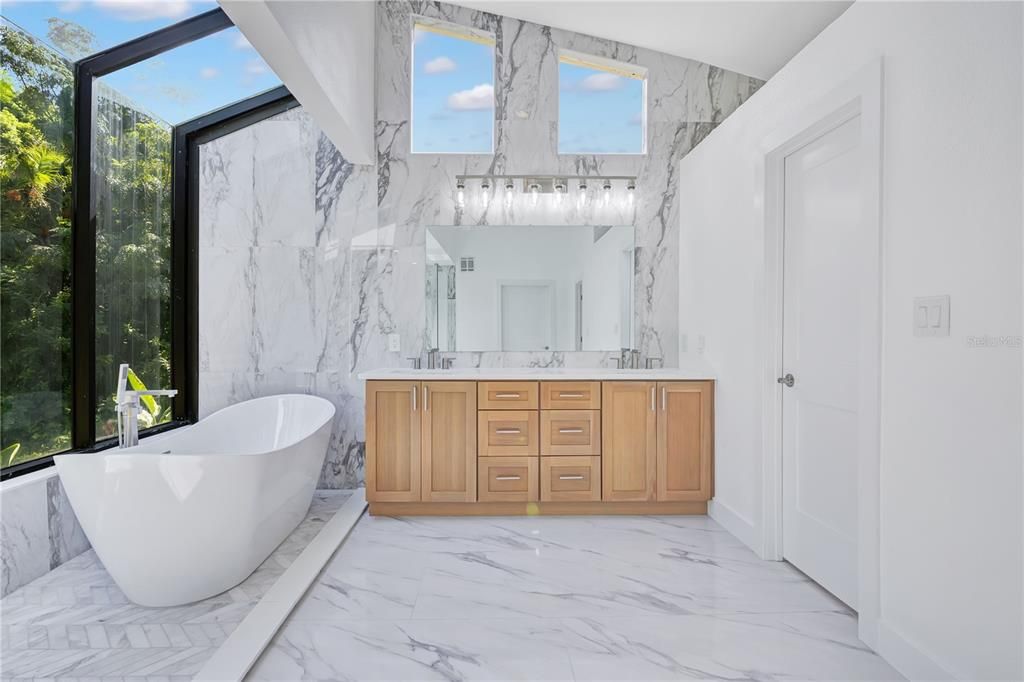For Sale: $1,449,999 (6 beds, 5 baths, 4008 Square Feet)
