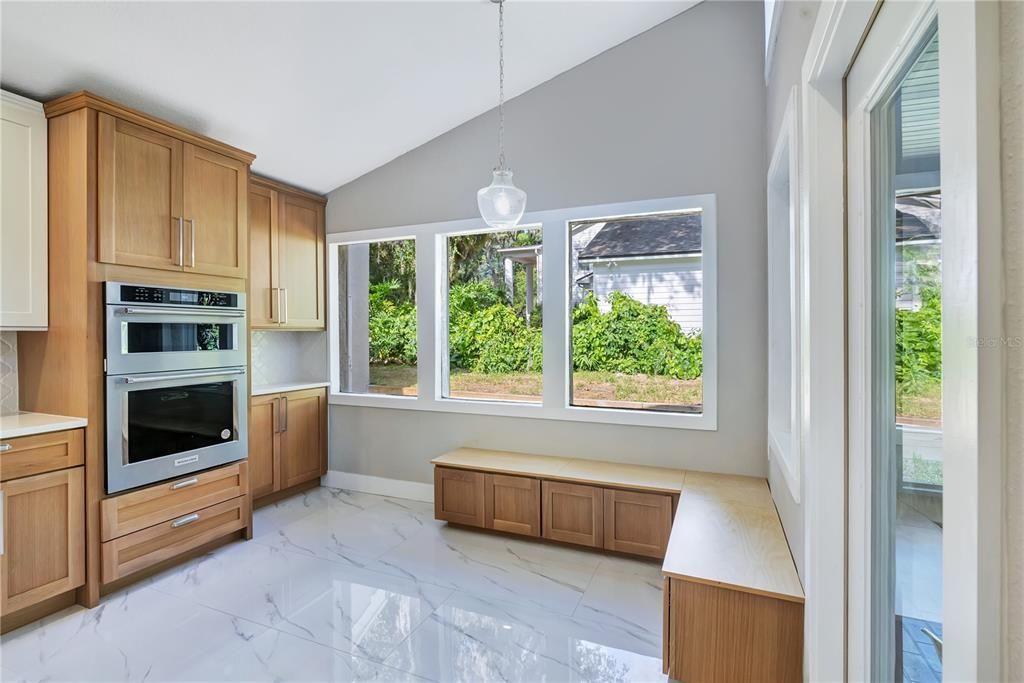 For Sale: $1,449,999 (6 beds, 5 baths, 4008 Square Feet)