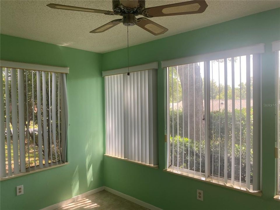 For Sale: $159,900 (2 beds, 2 baths, 1086 Square Feet)