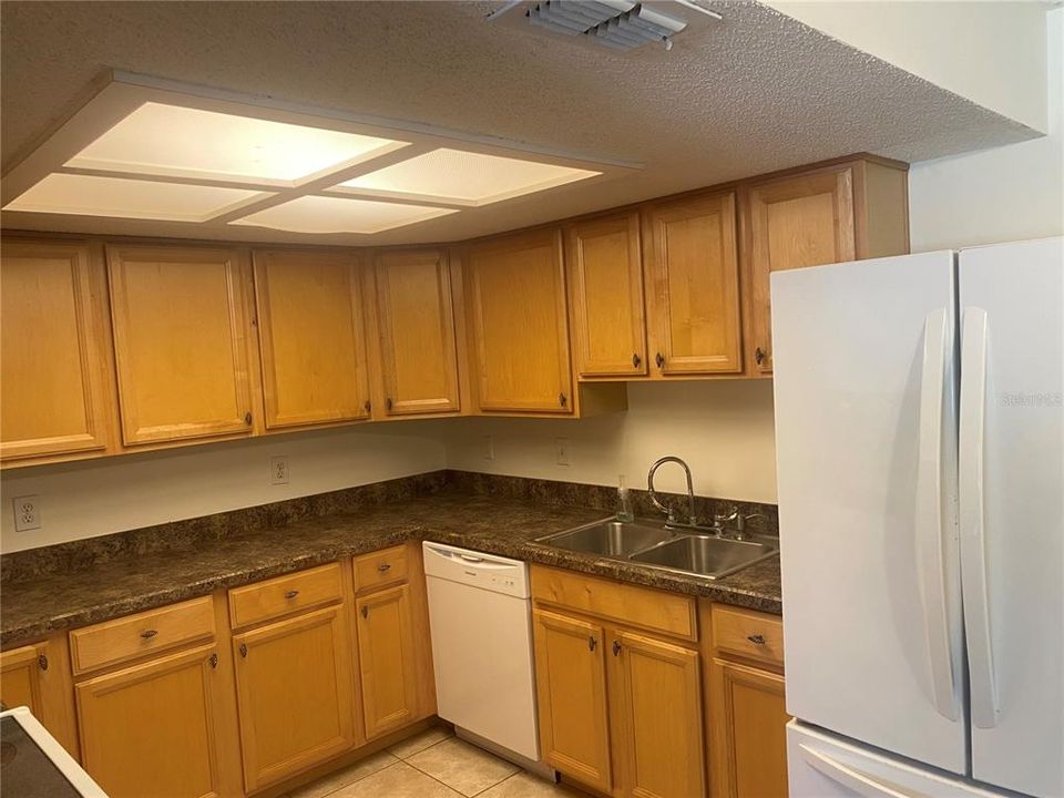 For Sale: $159,900 (2 beds, 2 baths, 1086 Square Feet)