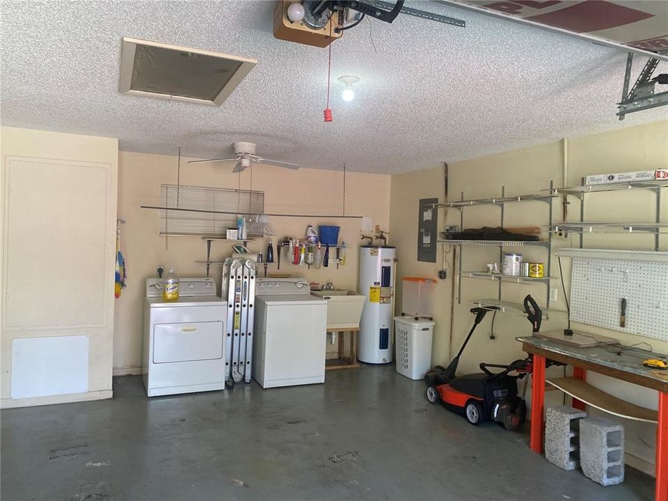 For Sale: $159,900 (2 beds, 2 baths, 1086 Square Feet)