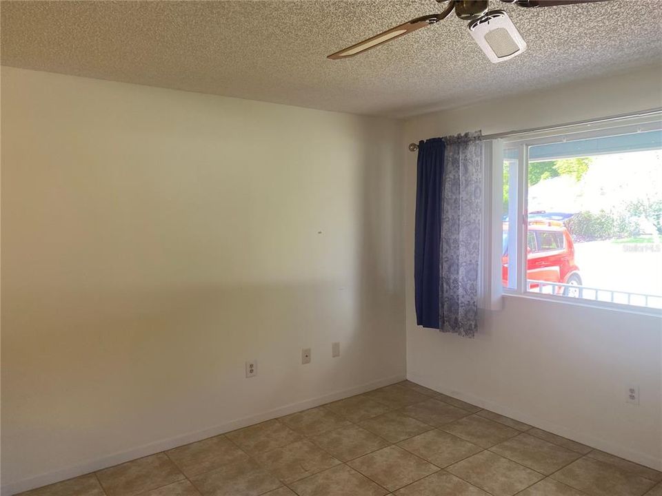 For Sale: $159,900 (2 beds, 2 baths, 1086 Square Feet)