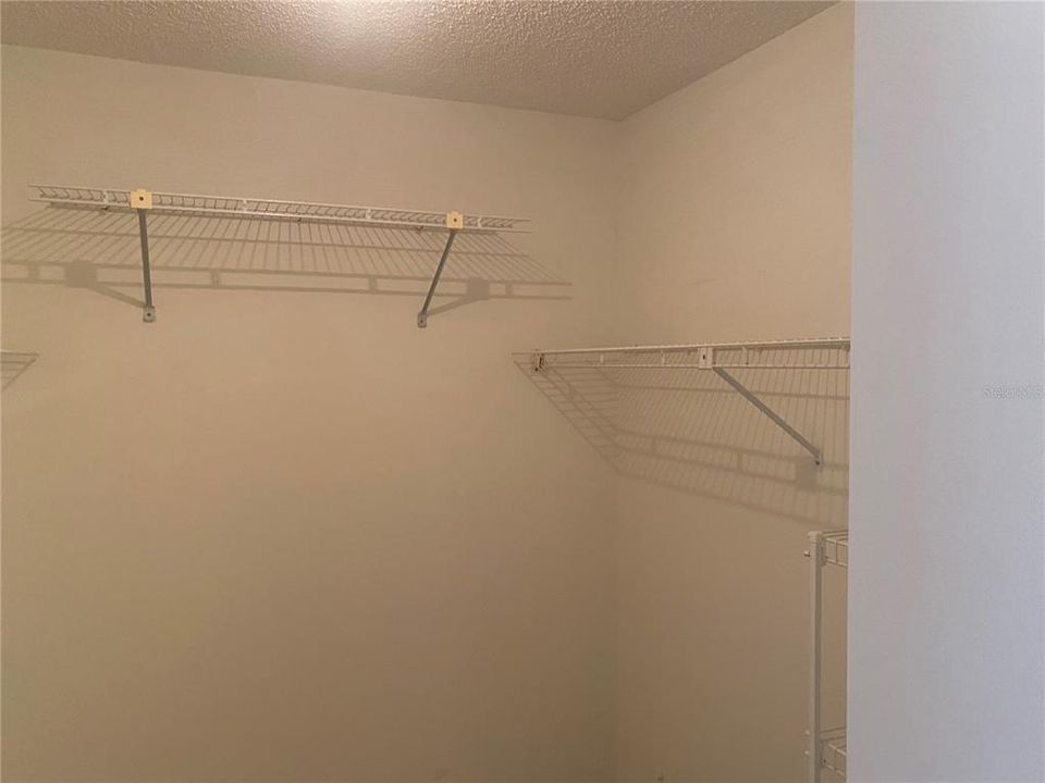 For Sale: $159,900 (2 beds, 2 baths, 1086 Square Feet)