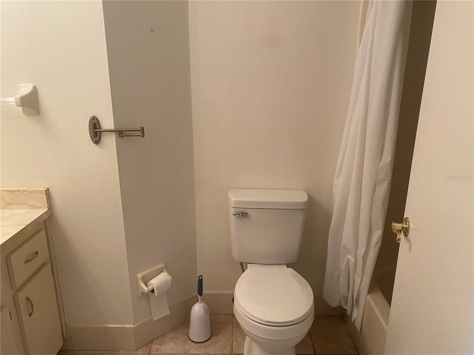 For Sale: $159,900 (2 beds, 2 baths, 1086 Square Feet)