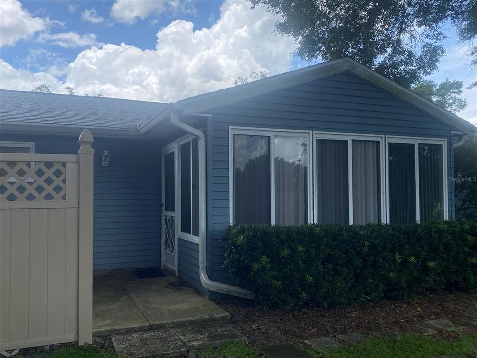For Sale: $159,900 (2 beds, 2 baths, 1086 Square Feet)