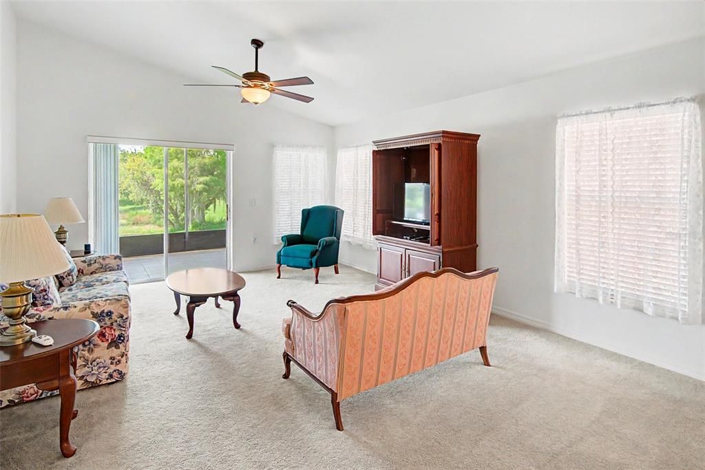 For Sale: $259,000 (2 beds, 2 baths, 1387 Square Feet)