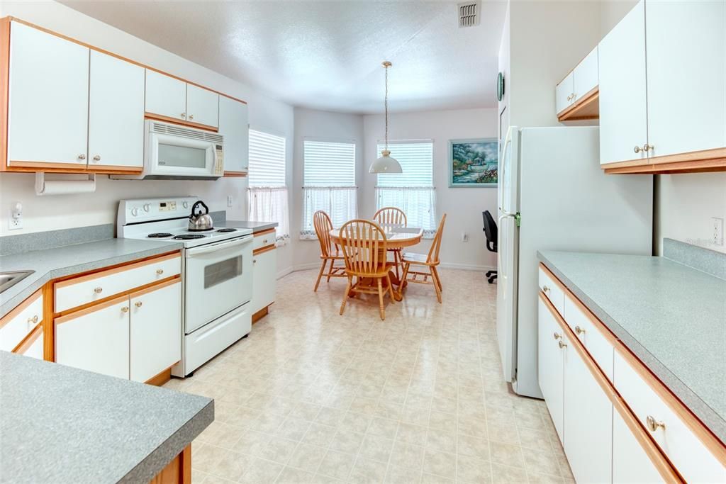 For Sale: $259,000 (2 beds, 2 baths, 1387 Square Feet)