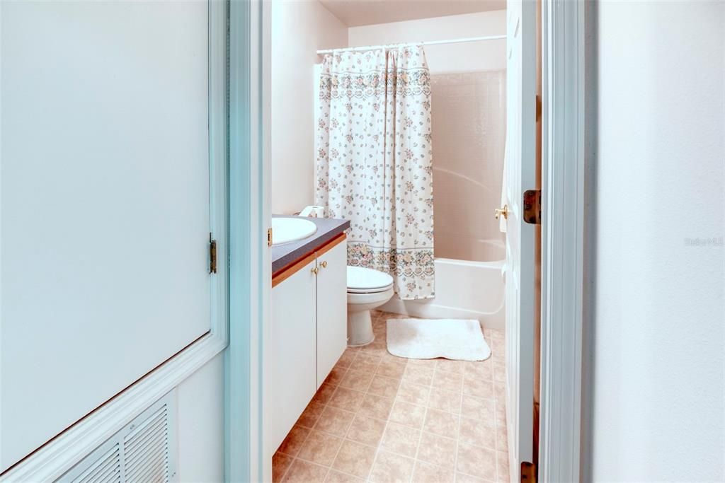 For Sale: $259,000 (2 beds, 2 baths, 1387 Square Feet)