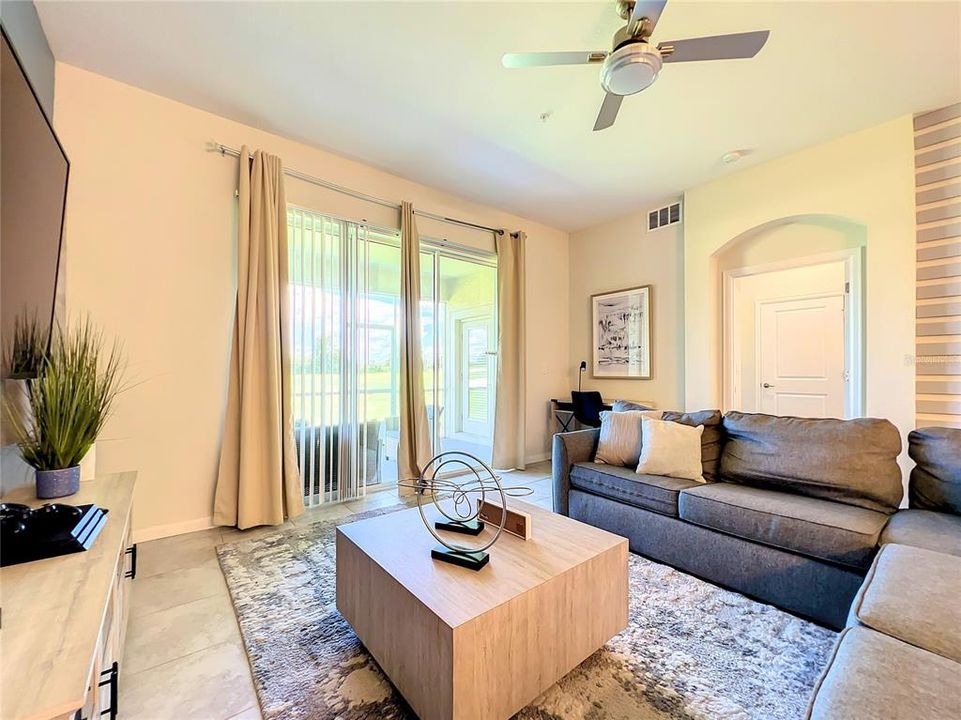 En Venta: $259,900 (2 camas, 2 baños, 1388 Pies cuadrados)