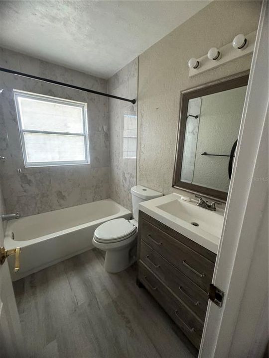 For Sale: $234,999 (2 beds, 1 baths, 986 Square Feet)