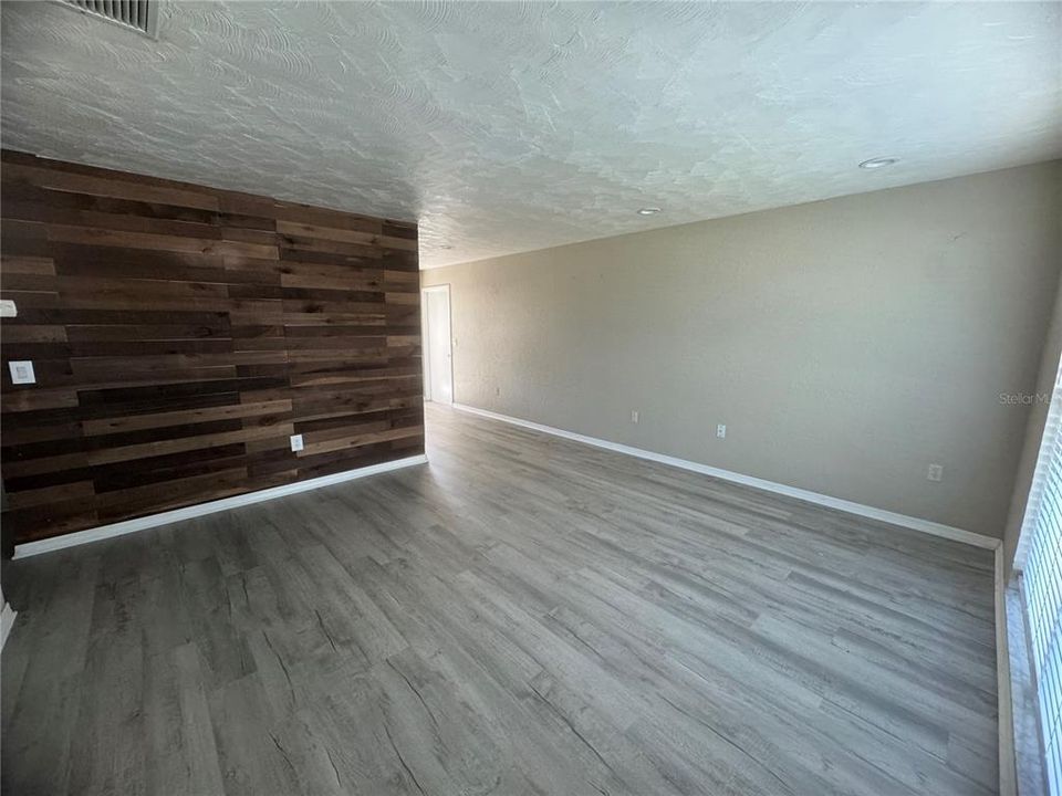For Sale: $234,999 (2 beds, 1 baths, 986 Square Feet)