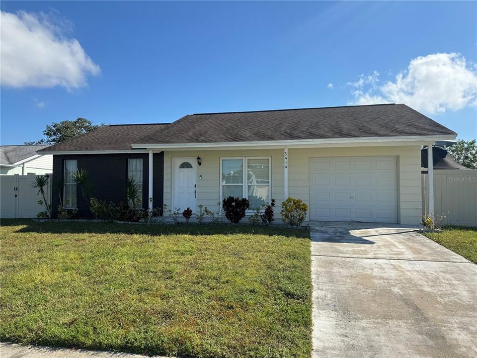 For Sale: $234,999 (2 beds, 1 baths, 986 Square Feet)