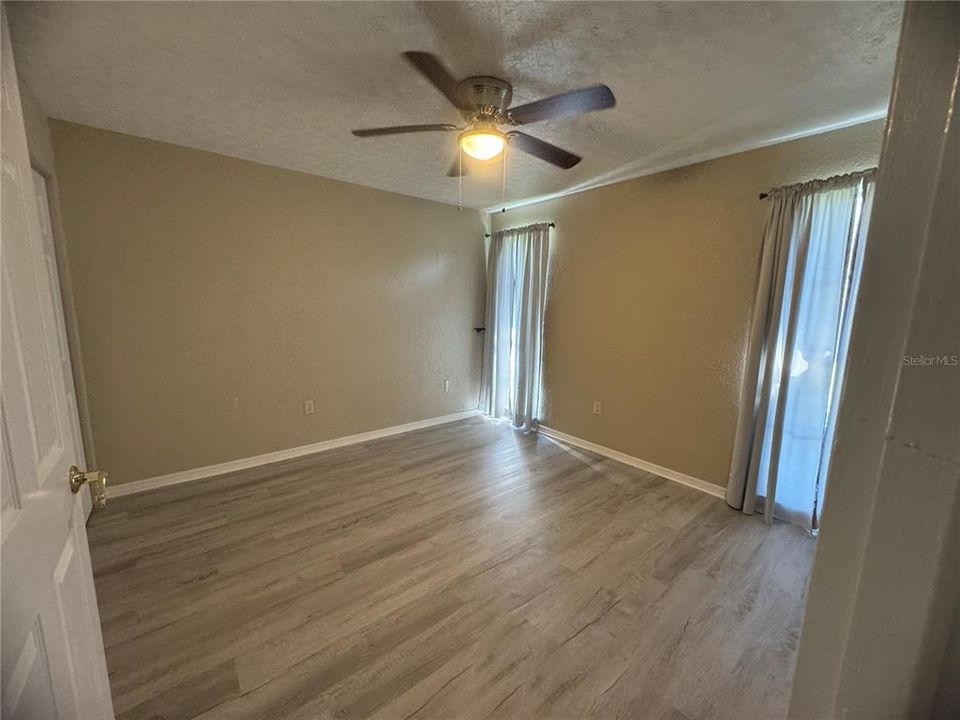 For Sale: $234,999 (2 beds, 1 baths, 986 Square Feet)