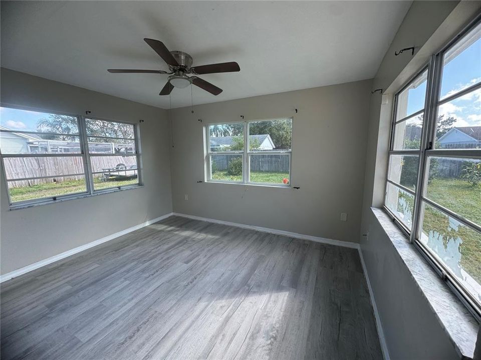 For Sale: $234,999 (2 beds, 1 baths, 986 Square Feet)