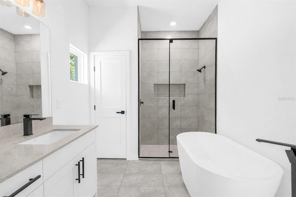 En Venta: $298,000 (4 camas, 3 baños, 1870 Pies cuadrados)