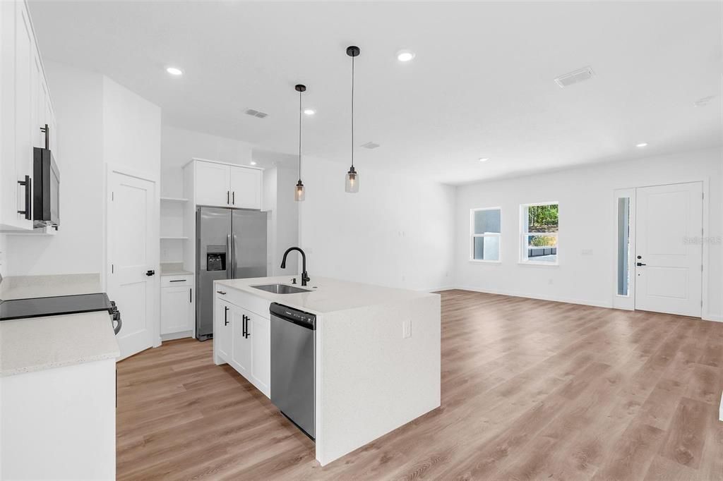 En Venta: $298,000 (4 camas, 3 baños, 1870 Pies cuadrados)