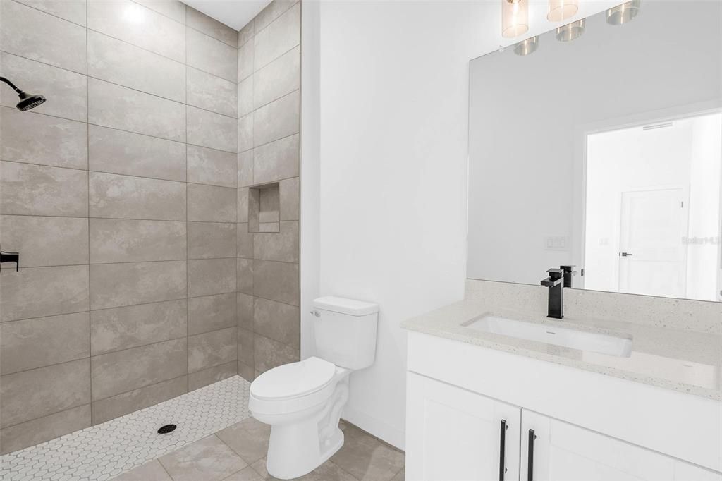 En Venta: $298,000 (4 camas, 3 baños, 1870 Pies cuadrados)