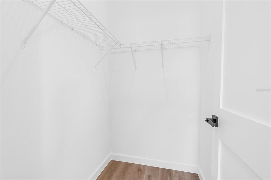 En Venta: $298,000 (4 camas, 3 baños, 1870 Pies cuadrados)