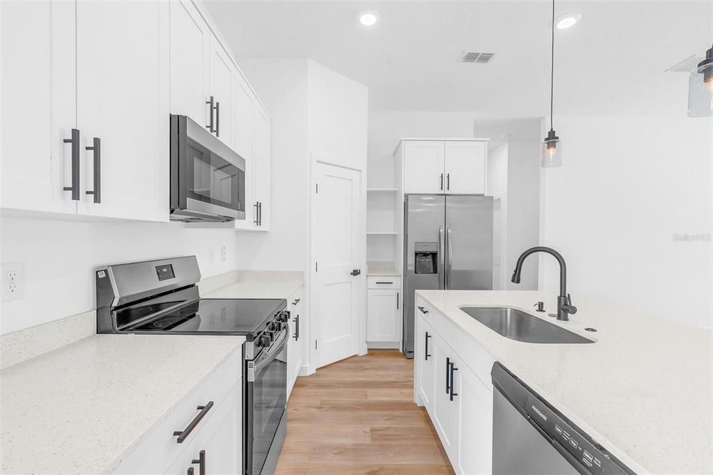 En Venta: $298,000 (4 camas, 3 baños, 1870 Pies cuadrados)