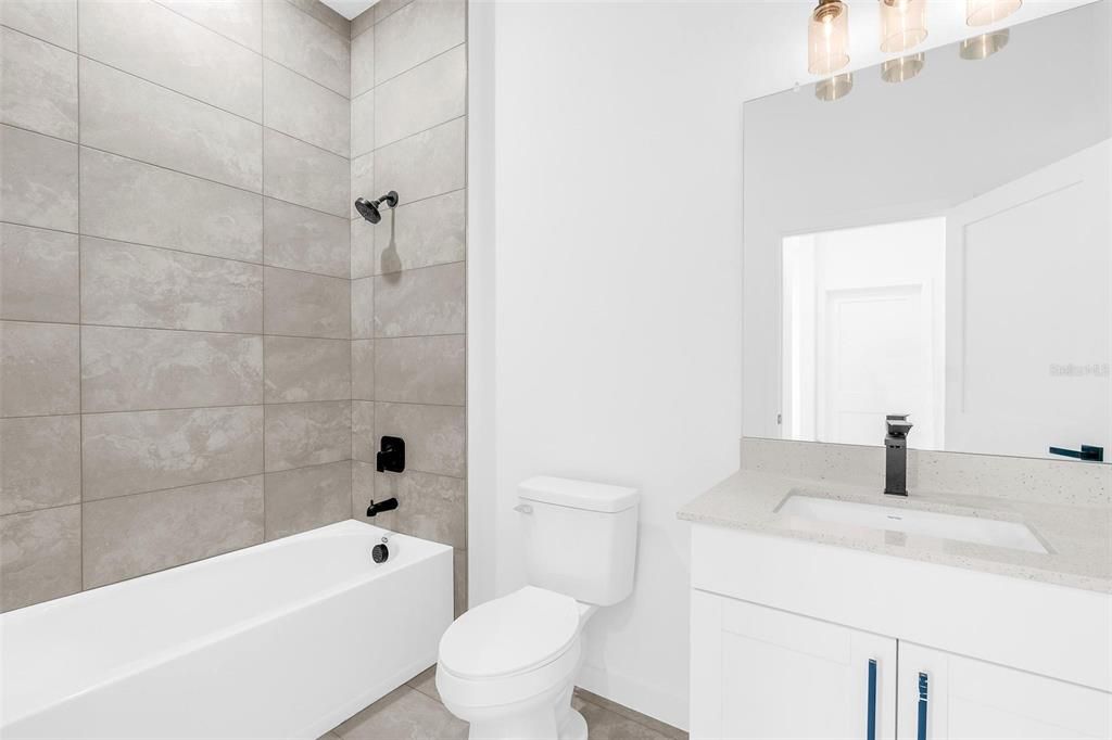 En Venta: $298,000 (4 camas, 3 baños, 1870 Pies cuadrados)