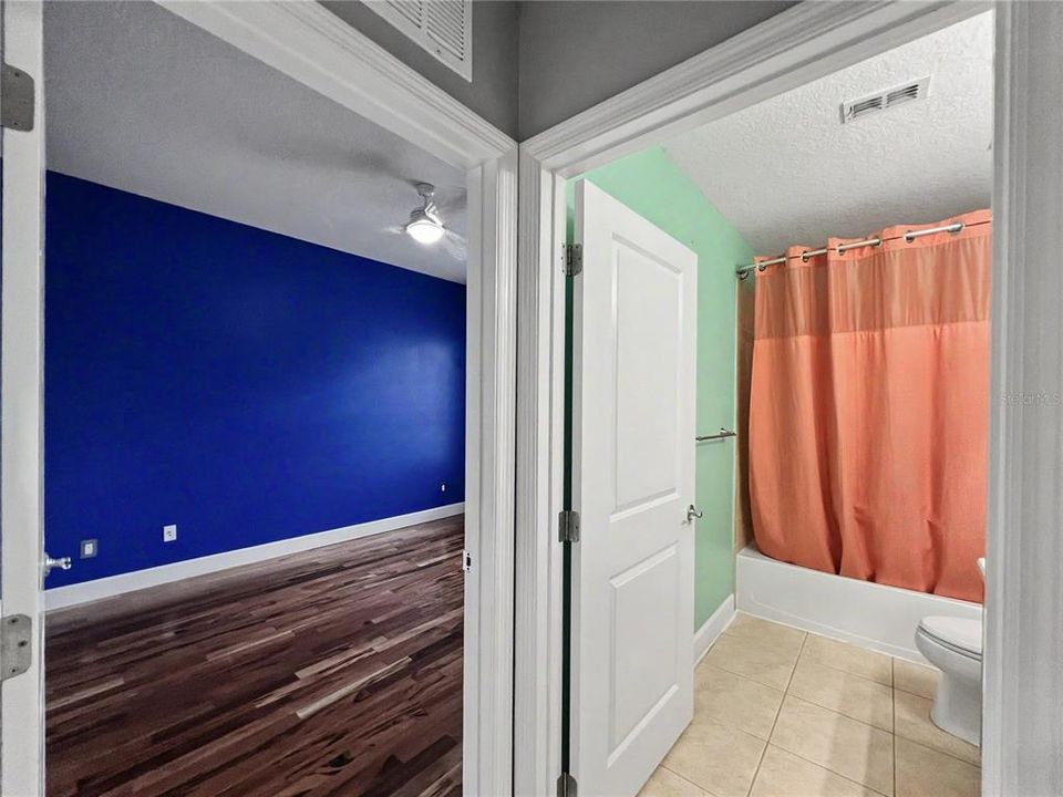 For Sale: $349,900 (2 beds, 2 baths, 1345 Square Feet)