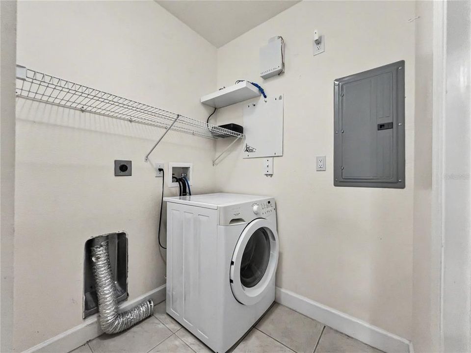 For Sale: $349,900 (2 beds, 2 baths, 1345 Square Feet)